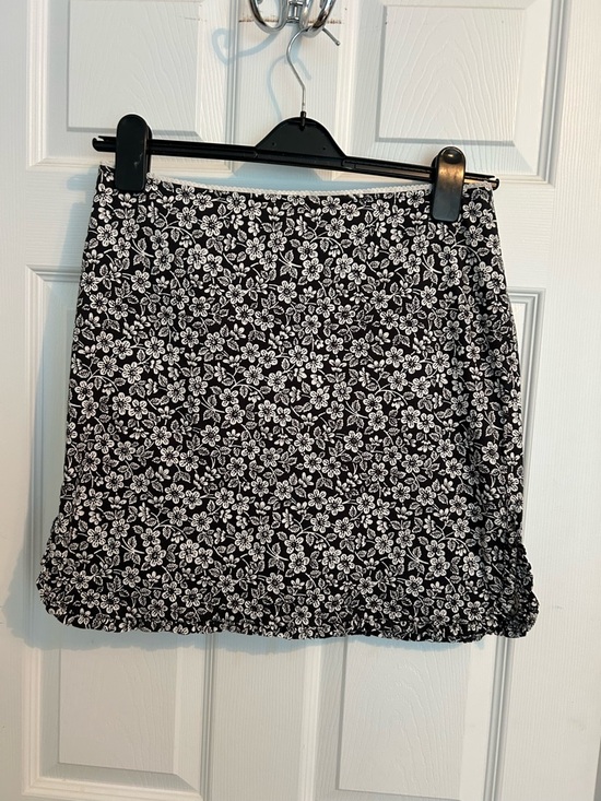 Ralph Lauren Dresses & Skirts - Ralph Lauren Vintage Black & White Floral Mini Skirt